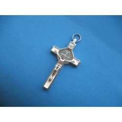Krzyż metalowy z medalem Św.Benedykta 8 cm biały+pudełko